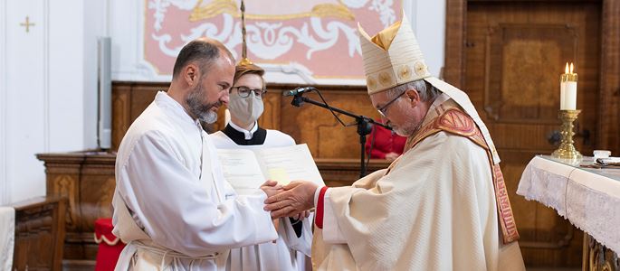 Priesterweihe trotz Corona: "Es ging um die Weihe, nicht um die Party"