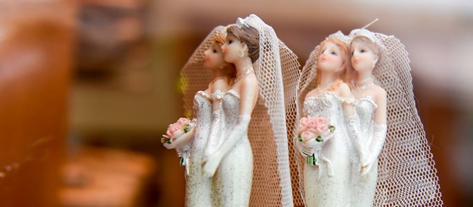 Größte deutsche Landeskirche führt Trauung für Homosexuelle ein